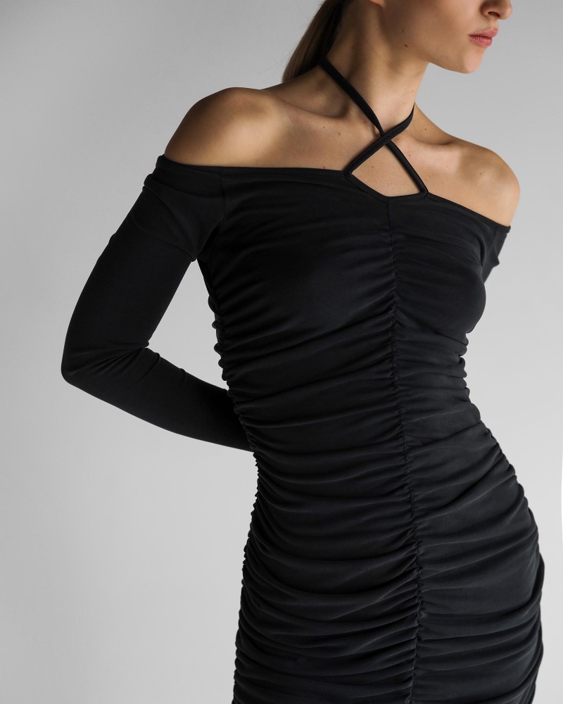 Сукня із суцільним драпіруванням та зав'язкою від FASHIONISTA темно-сірий