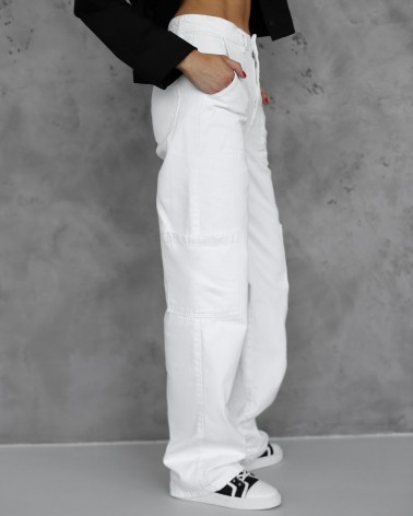Джинси-карго з накладними кишенями від FASHIONISTA білий