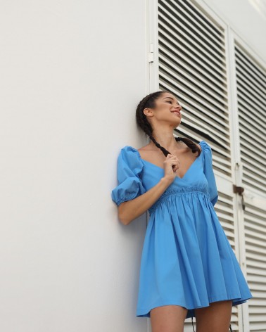 Сукня однотонна з V-вирізом та драпірованим поясом від FASHIONISTA блакитний