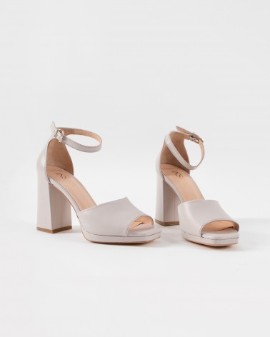 Босоніжки з широкими підборами від FASHIONISTA світло-бежевий