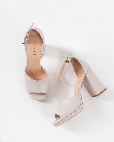 Босоніжки з широкими підборами від FASHIONISTA світло-бежевий