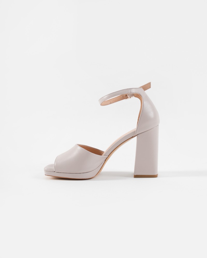 Босоніжки з широкими підборами від FASHIONISTA світло-бежевий