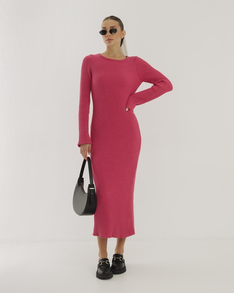 Сукня Texture з вирізом на спині від FASHIONISTA рожевий
