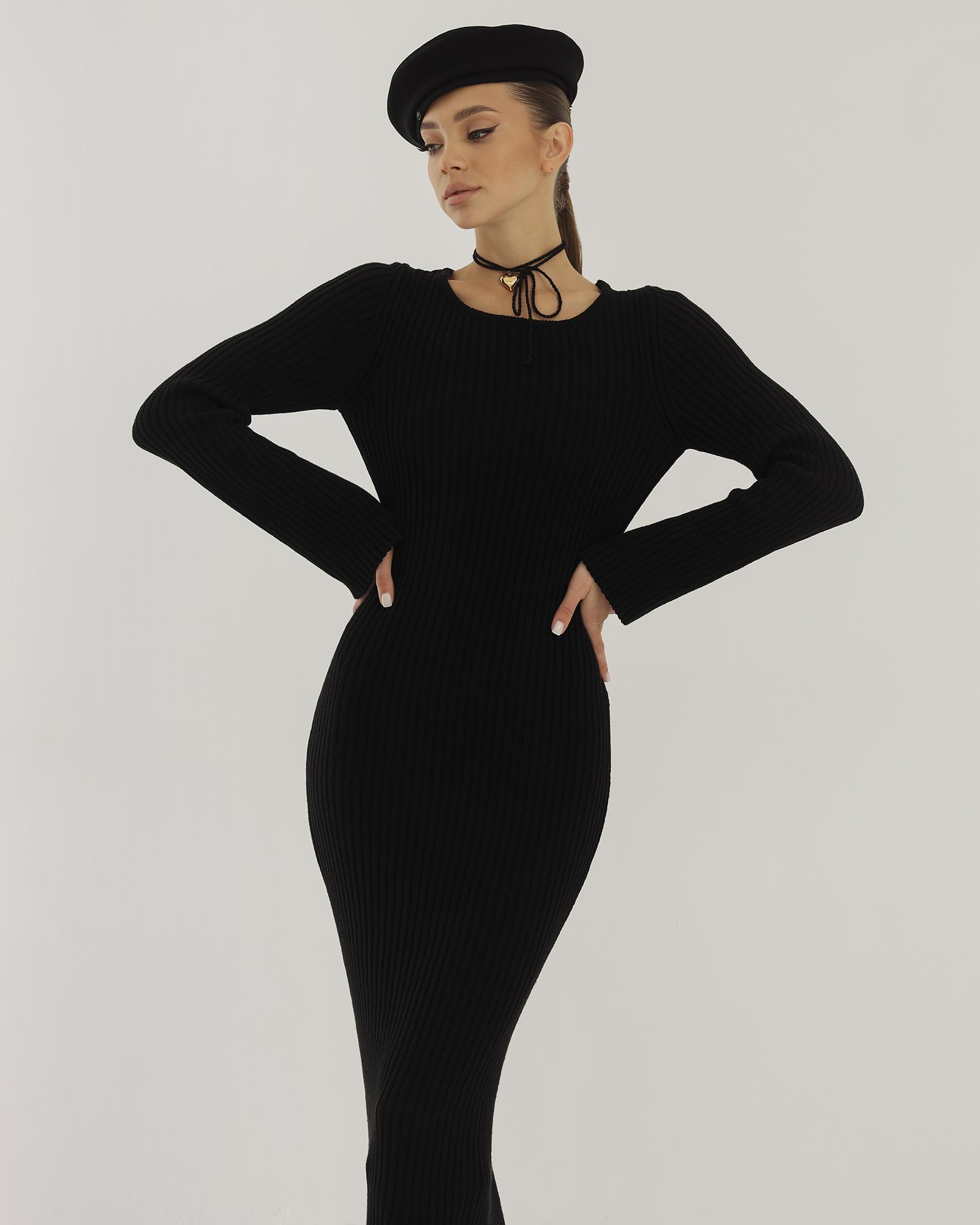 Сукня Texture з вирізом на спині від FASHIONISTA чорний