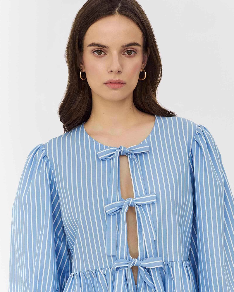 Блуза у смужку із зав'язками від FASHIONISTA блакитний