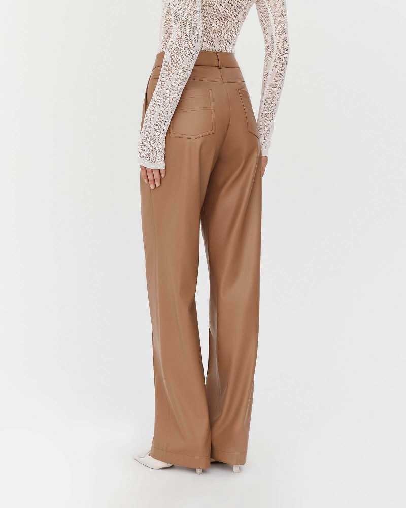 Пісочні штани зі штучної шкіри з декоративними швами FASHIONISTA Пісочні штани зі штучної шкіри з декоративними швами FASHIONISTA