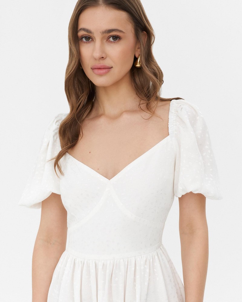 Сукня з об'ємними рукавами від FASHIONSTA молочний