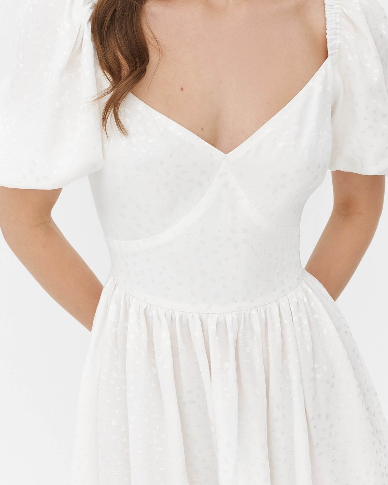 Сукня з об'ємними рукавами від FASHIONSTA молочний