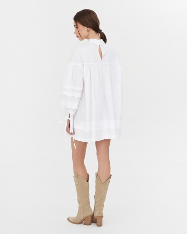 Сукня з коміром-стійкою від FASHIONSTA білий
