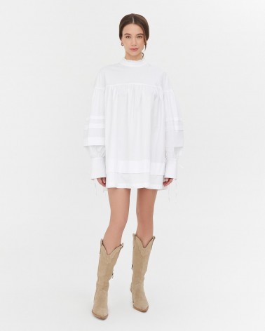 Сукня з коміром-стійкою від FASHIONSTA білий