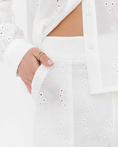 Шорти з перфорацією від FASHIONISTA білий