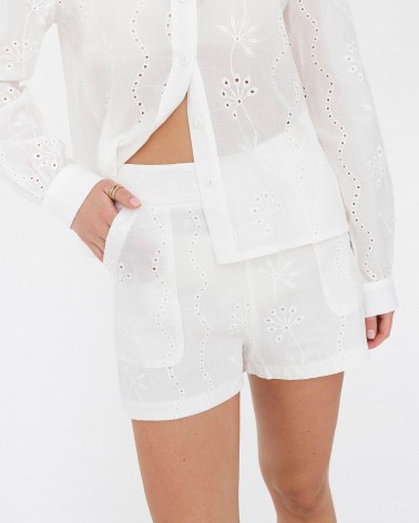 Шорти з перфорацією від FASHIONISTA білий