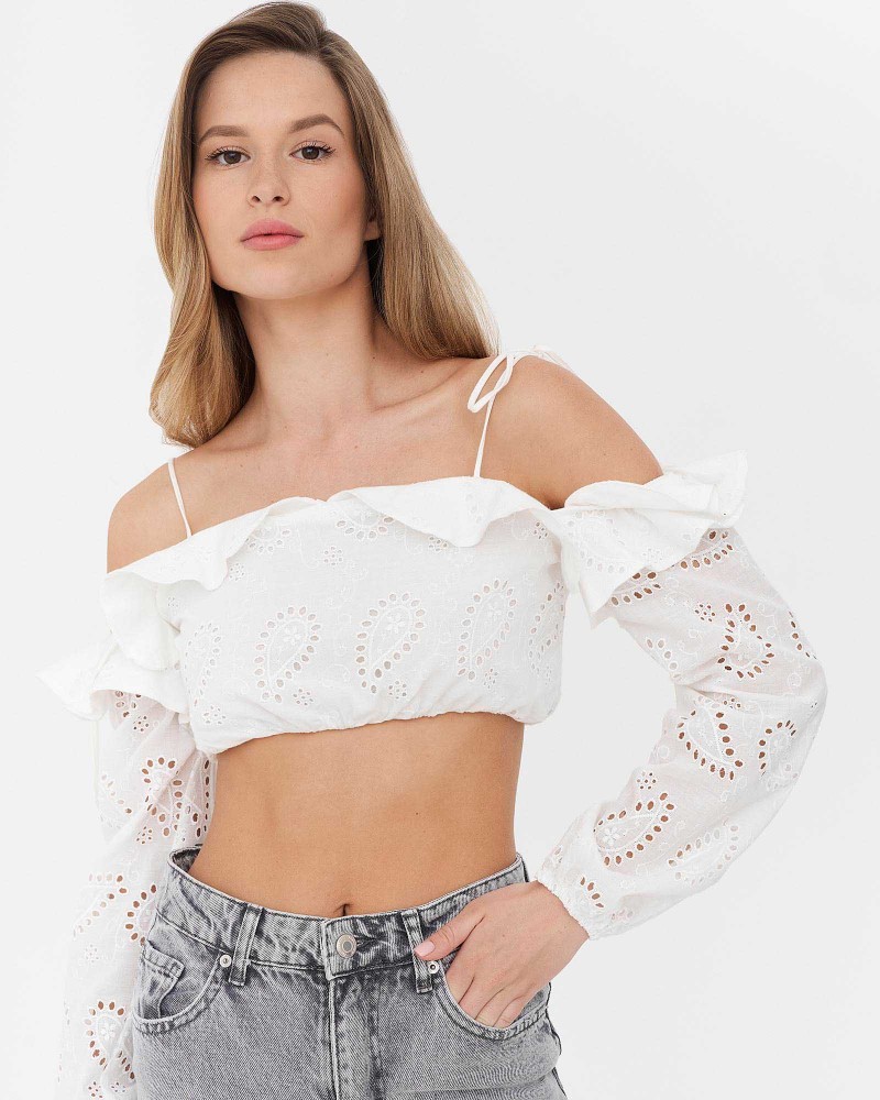 Топ з рюшем та перфорацією від FASHIONISTA білий