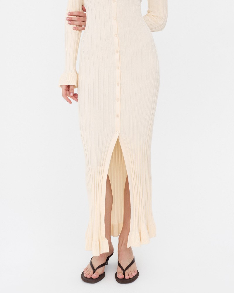 Сукня трикотажна з рюшами та коміром від FASHIONISTA кремовий