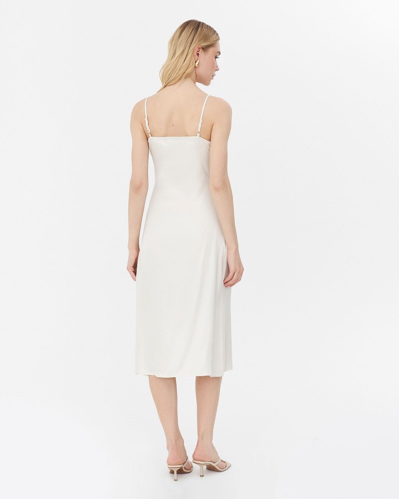 Сукня-комбінація з декоративними ґудзиками та розрізом від FASHIONISTA молочний