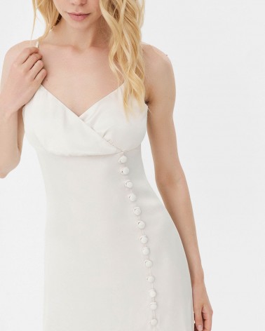 Сукня-комбінація з декоративними ґудзиками та розрізом від FASHIONISTA молочний