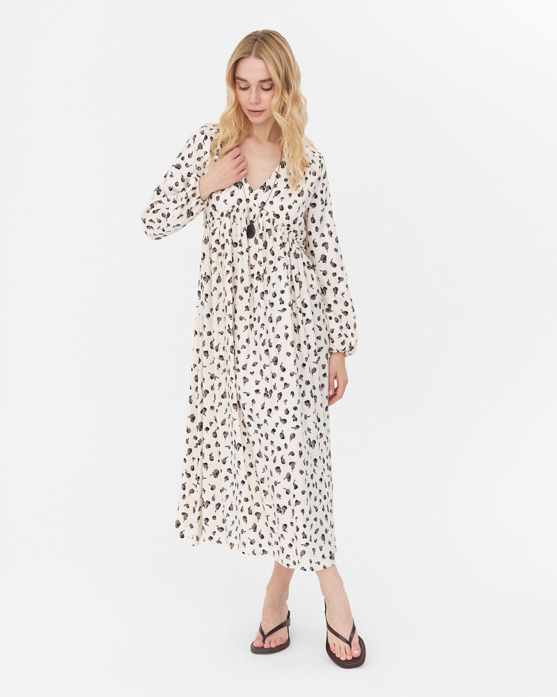 Сукня з абстрактним принтом та V-вирізом від FASHIONISTA молочний