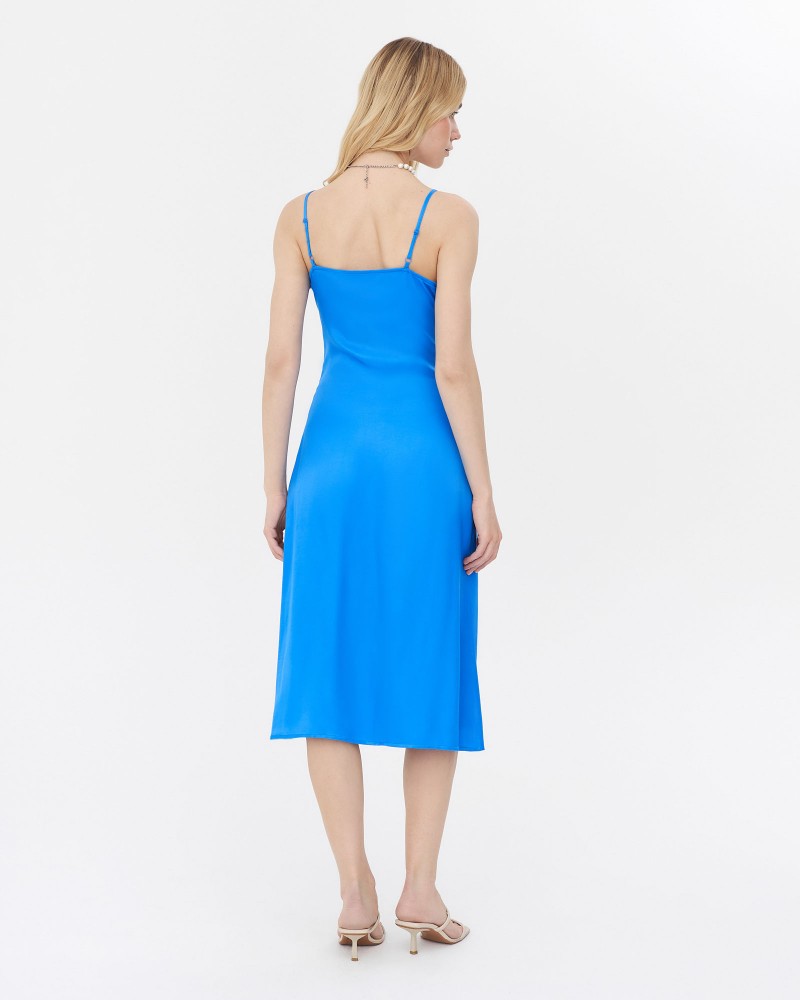 Сукня-комбінація з декоративними ґудзиками та розрізом від FASHIONISTA синій Сукня-комбінація з декоративними ґудзиками та розрізом від FASHIONISTA синій