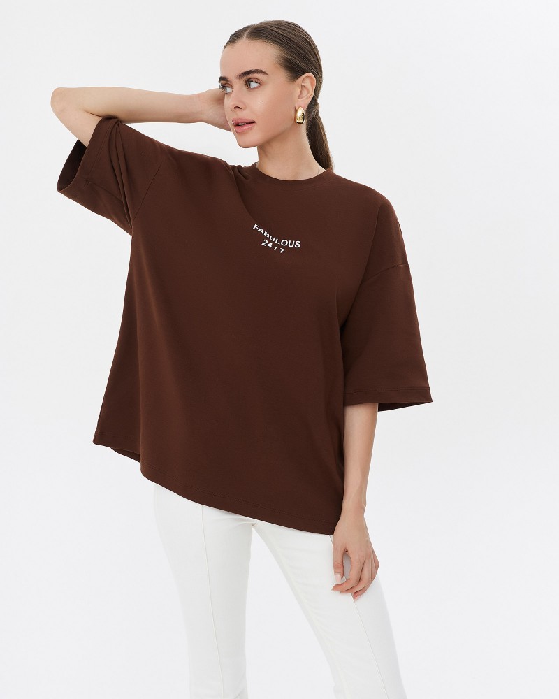 Футболка з написом від FASHIONISTA коричневий