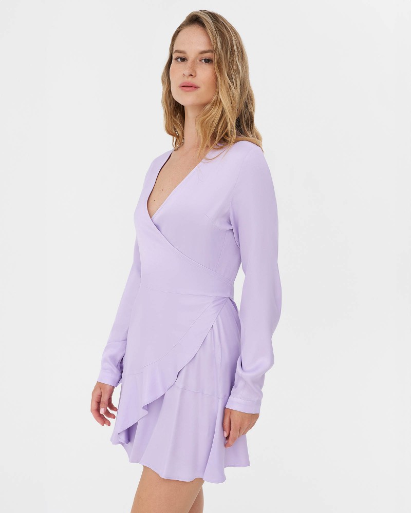 Сукня сатинова на запах з рюшем від FASHIONISTA  ліловий