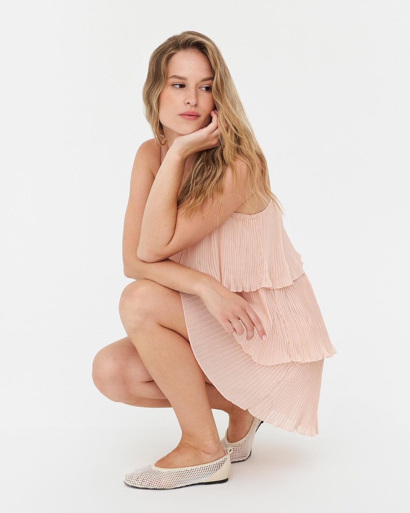 Сукня з плісированими рюшами від FASHIONISTA пудровий Сукня з плісированими рюшами від FASHIONISTA пудровий