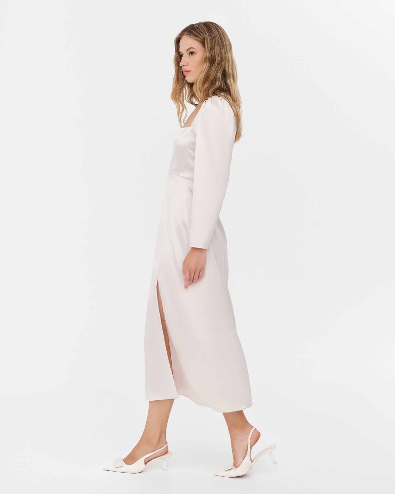 Сукня сатинова з об'ємними рукавами та розрізом від FASHIONISTA бежевий