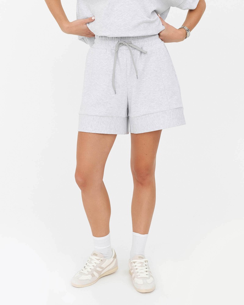 Сірі трикотажні шорти з еластичним поясом та широкими манжетами FASHIONISTA