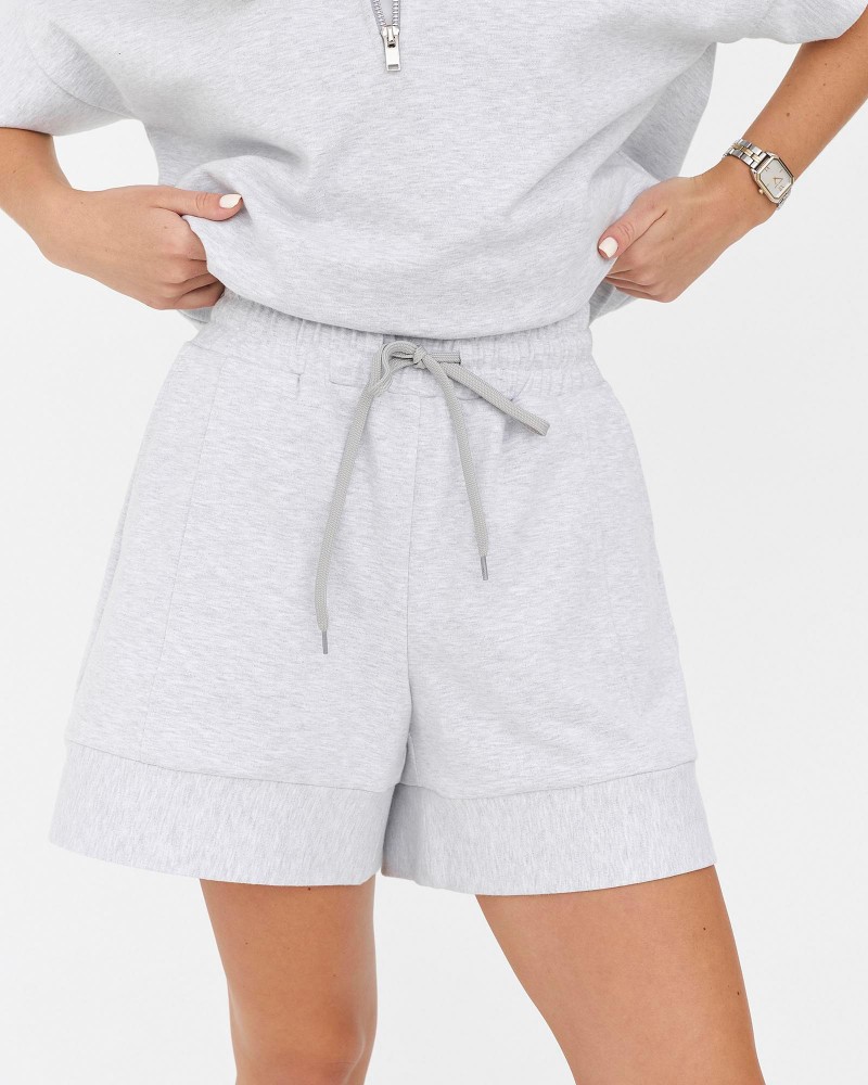 Сірі трикотажні шорти з еластичним поясом та широкими манжетами FASHIONISTA