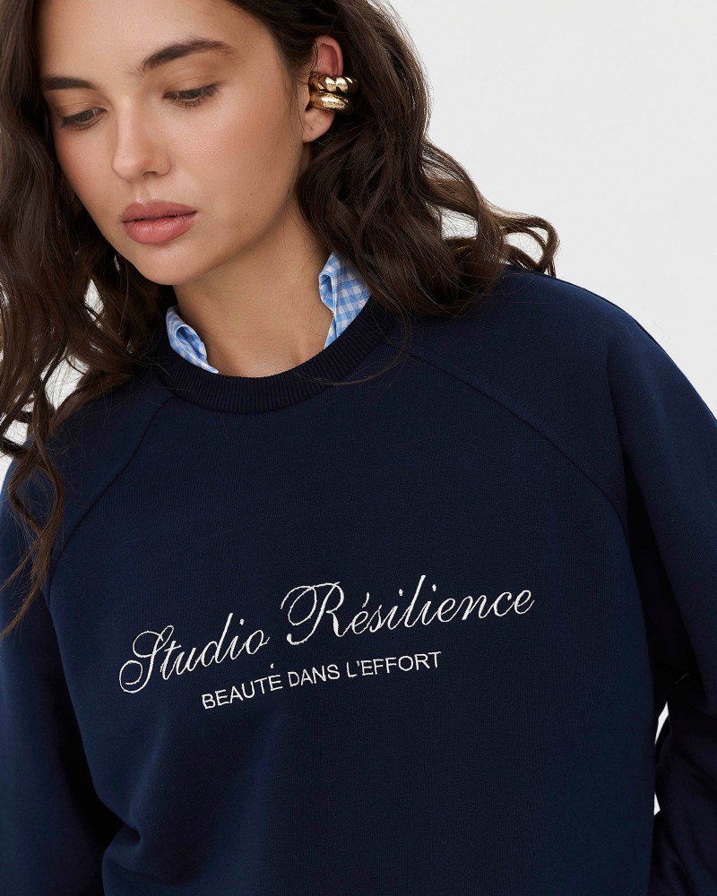 Темно-синій світшот з написом FASHIONISTA