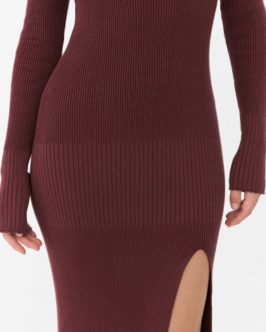 Темно-бордова трикотажна сукня з розрізом FASHIONSTA