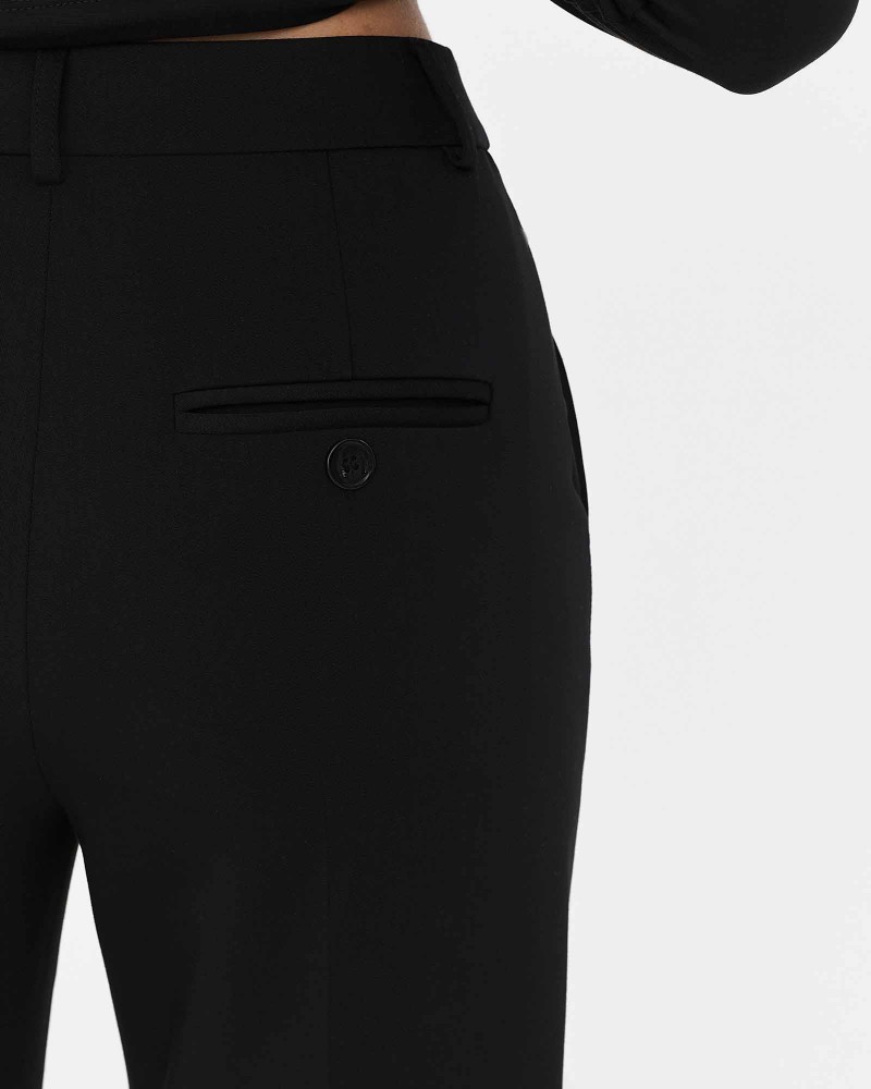 Чорні штани прямого крою з декоративними швами FASHIONISTA