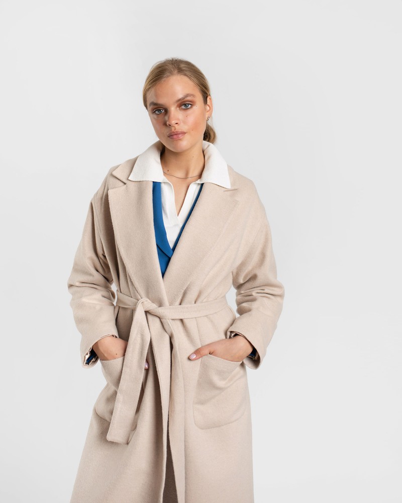 Пальто на запах з кишенями та поясом від FASHIONISTA світло-бежевий