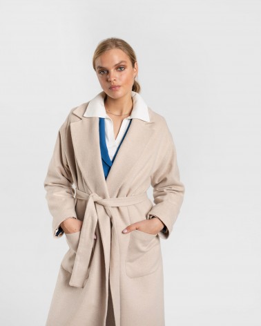 Пальто на запах з кишенями та поясом від FASHIONISTA світло-бежевий
