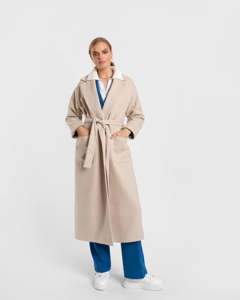 Пальто на запах з кишенями та поясом від FASHIONISTA світло-бежевий