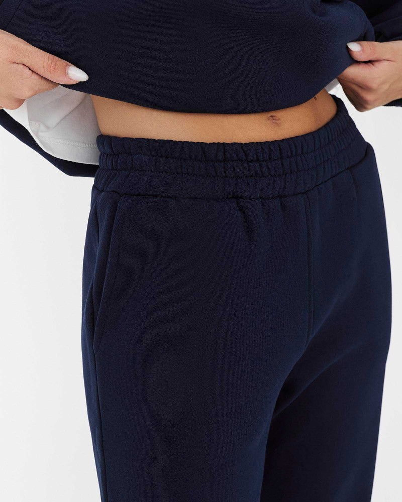 Темно-сині штани трикотажні на флісі
FASHIONISTA Темно-сині штани трикотажні на флісі
FASHIONISTA