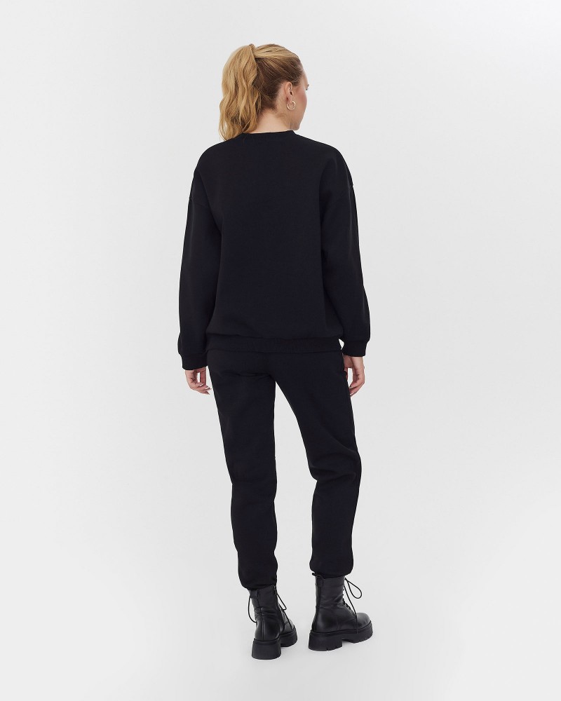 Чорний базовий світшот на флісі з принтом FASHIONISTA Чорний базовий світшот на флісі з принтом FASHIONISTA