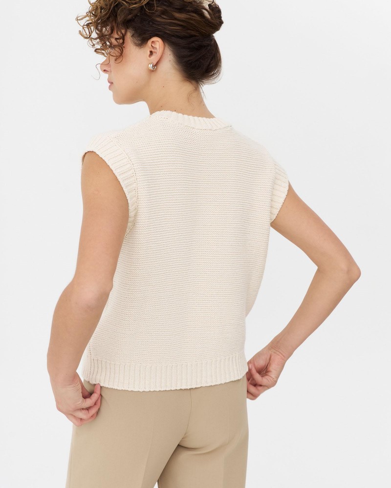 Світло-бежевий жилет з золотистою фурнітурою FASHIONISTA