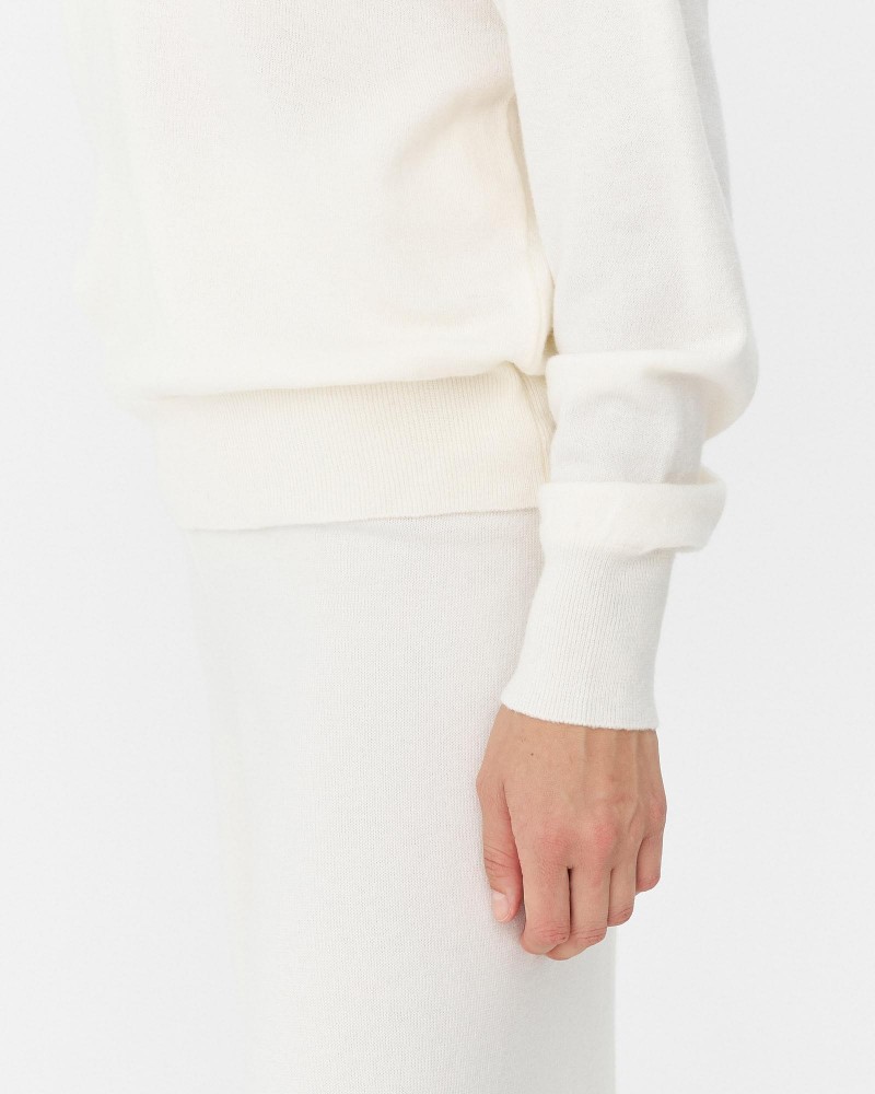 Молочний базовий джемпер FASHIONISTA