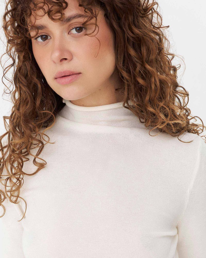 Молочний гольф з коміром стійкою FASHIONISTA