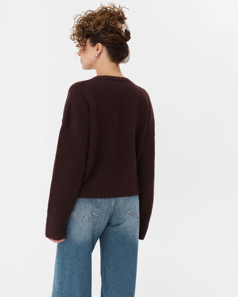 Коричневий пуловер з манжетами FASHIONISTA