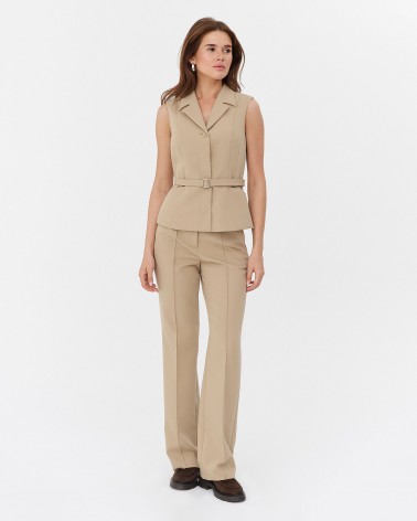 Бежевий жилет приталеного крою з поясом FASHIONISTA