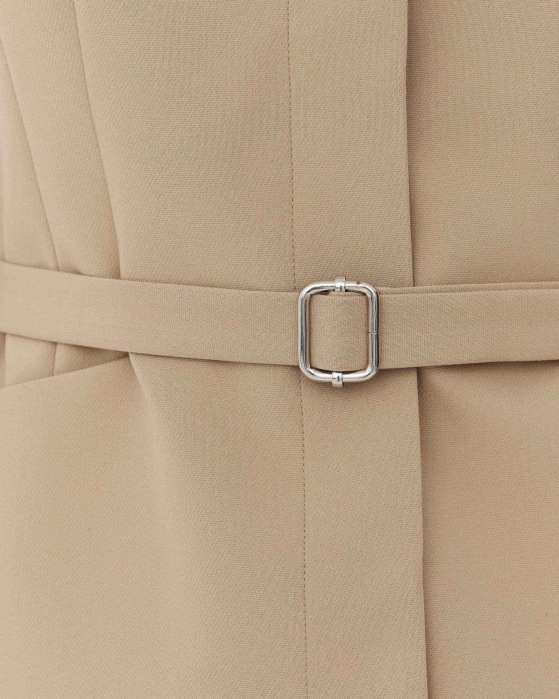 Бежевий жилет приталеного крою з поясом FASHIONISTA