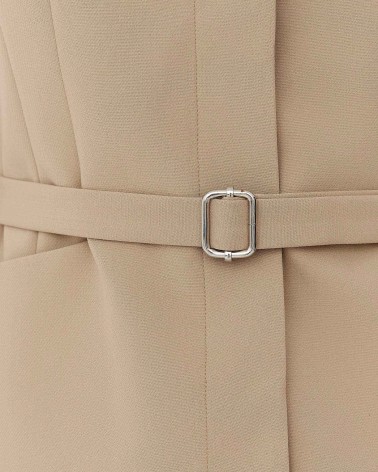 Бежевий жилет приталеного крою з поясом FASHIONISTA