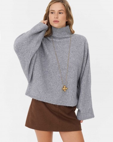 Сірий светр з коміром стійкою та широкими рукавами FASHIONISTA