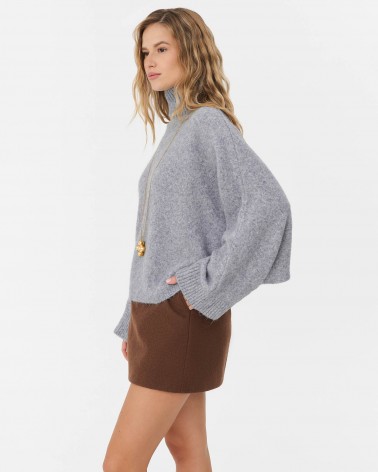 Сірий светр з коміром стійкою та широкими рукавами FASHIONISTA