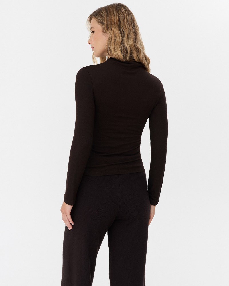 Темно-коричневий лонгслів з коміром стійкою FASHIONISTA