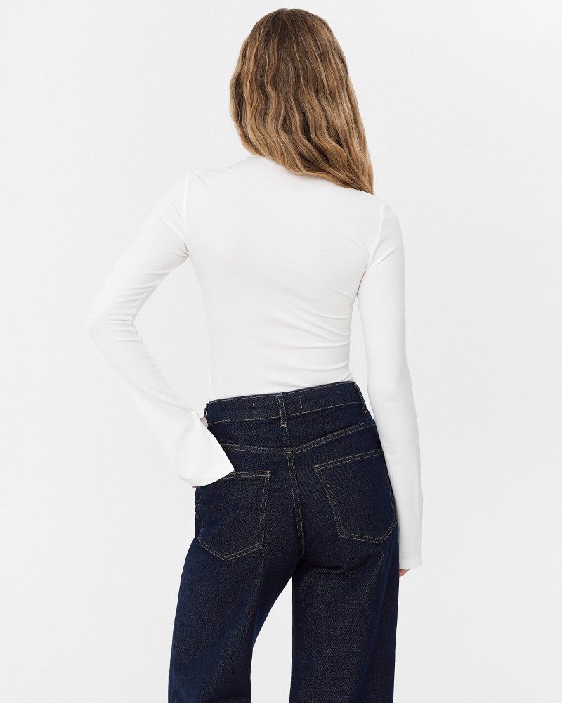 Молочний лонгслів з переплетенням FASHIONISTA