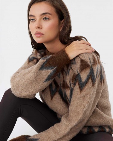 "Темно-бежевий светр з геометричним принтом
 FASHIONISTA"