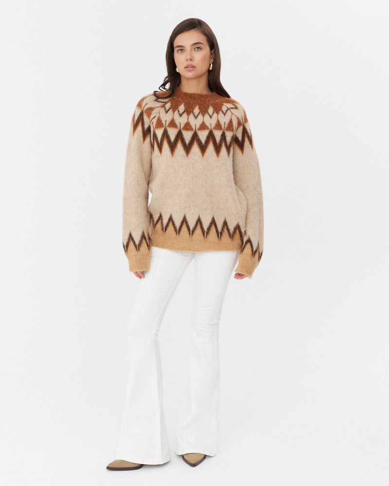 Бежевий светр з геометричним принтом
 FASHIONISTA