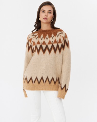 Бежевий светр з геометричним принтом
 FASHIONISTA